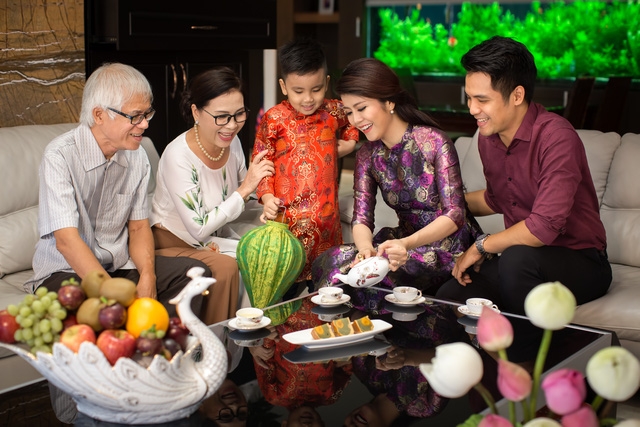 Phụ nữ tốt như một tách trà thơm ngát, là loại trà mà quân tử không thể nhìn thấu, cần phải tỉ mỉ thưởng thức (Ảnh: Viettoday)